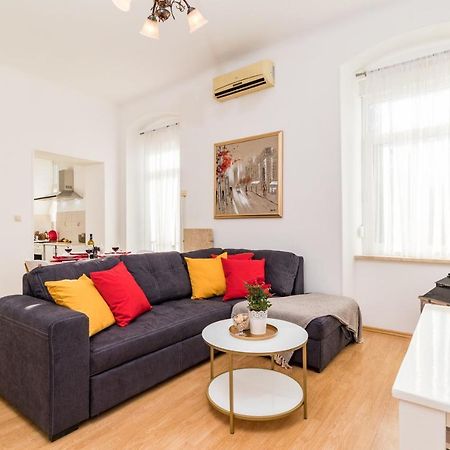 Apartman Lussi Pula Exterior foto
