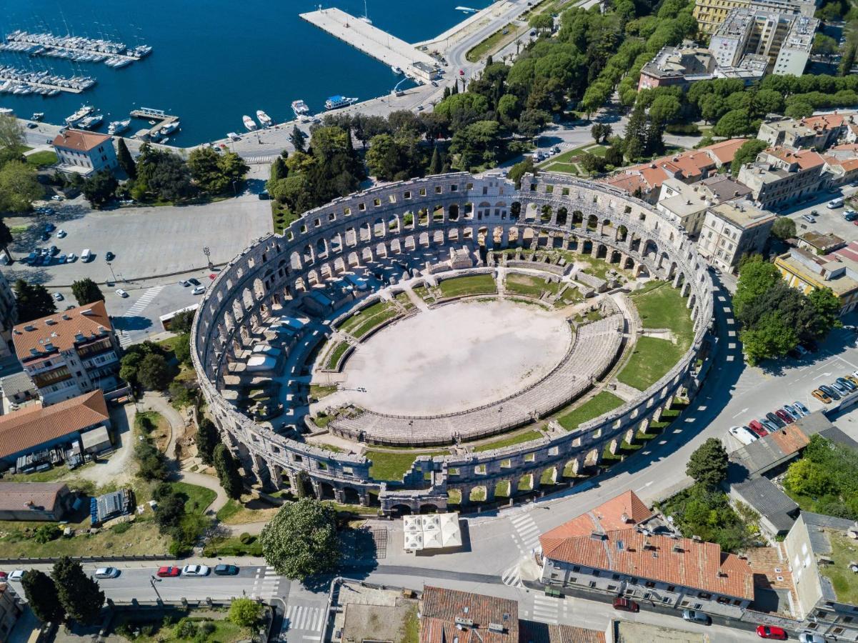 Apartman Lussi Pula Exterior foto